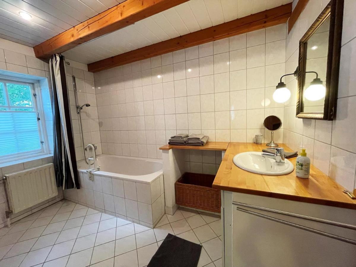 Das Puppenhaus, Reetdach, Sauna, Kamin, Eingezaeunt, Badewanne, Haustiere Willkommen Emmelsbüll-Horsbüll Esterno foto